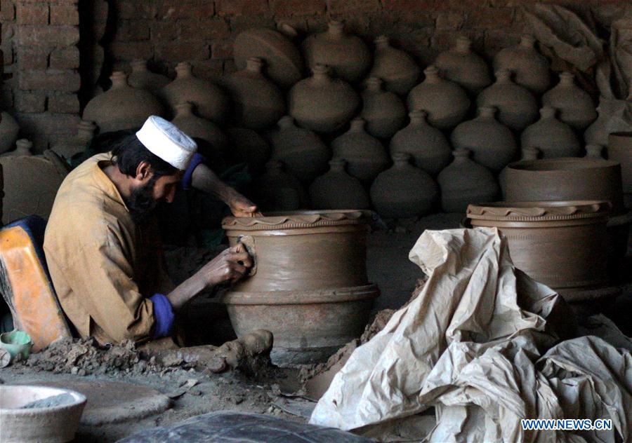 PAKISTAN-PESHAWAR-POTTERY