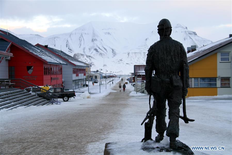 NORWAY-LONGYEARBYEN-SCENERY