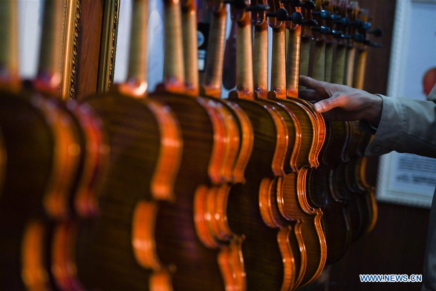 CHINA-JIANGSU-HUANGQIAO-VIOLIN-MANUFACTURE (CN)