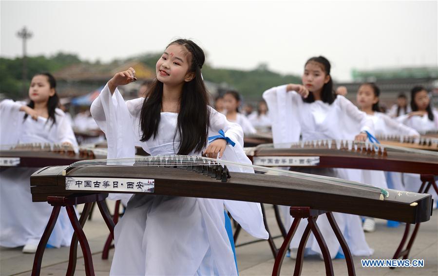 CHINA-SHAANXI-QIPAO AND GUZHENG SHOW (CN)