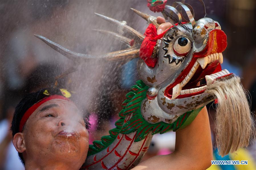 CHINA-MACAO-BIRTH OF BUDDHA-DRUNKEN DRAGON DANCE (CN)