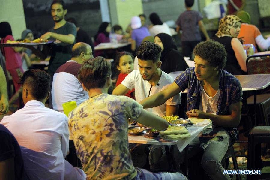 EGYPT-GIZA-RAMADAN-PRE-FASTING MEAL-SUHUR