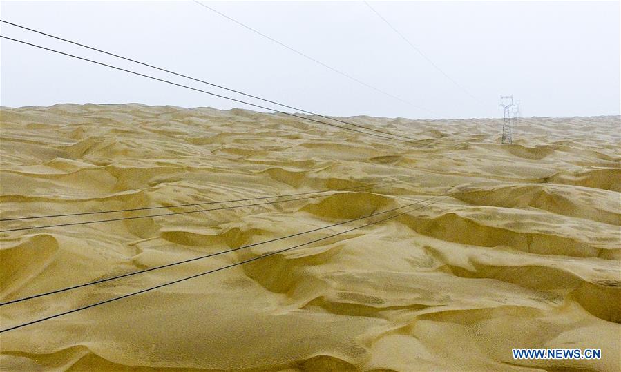 CHINA-XINJIANG-TAKLIMAKAN DESERT-POWER LINE (CN)