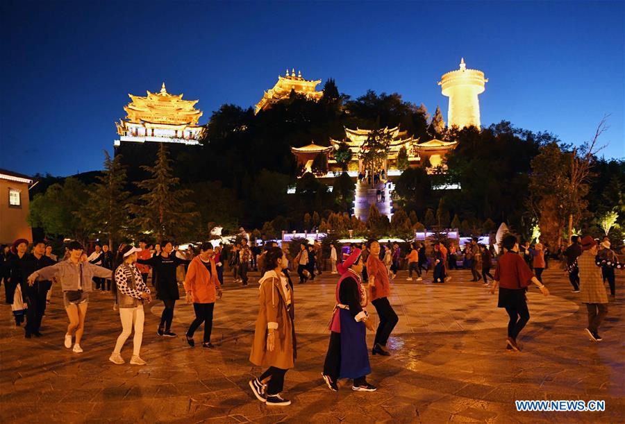 CHINA-YUNNAN-SHANGRI-LA-ANCIENT TOWN-NIGHT SCENERY (CN)