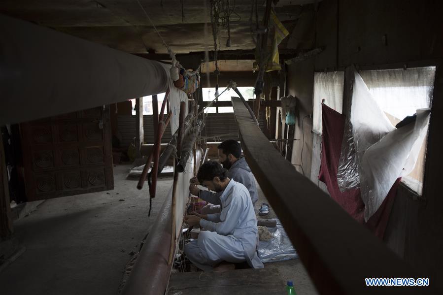 INDIAN-CONTROLLED KASHMIR-SRINAGAR-CARPET WEAVING