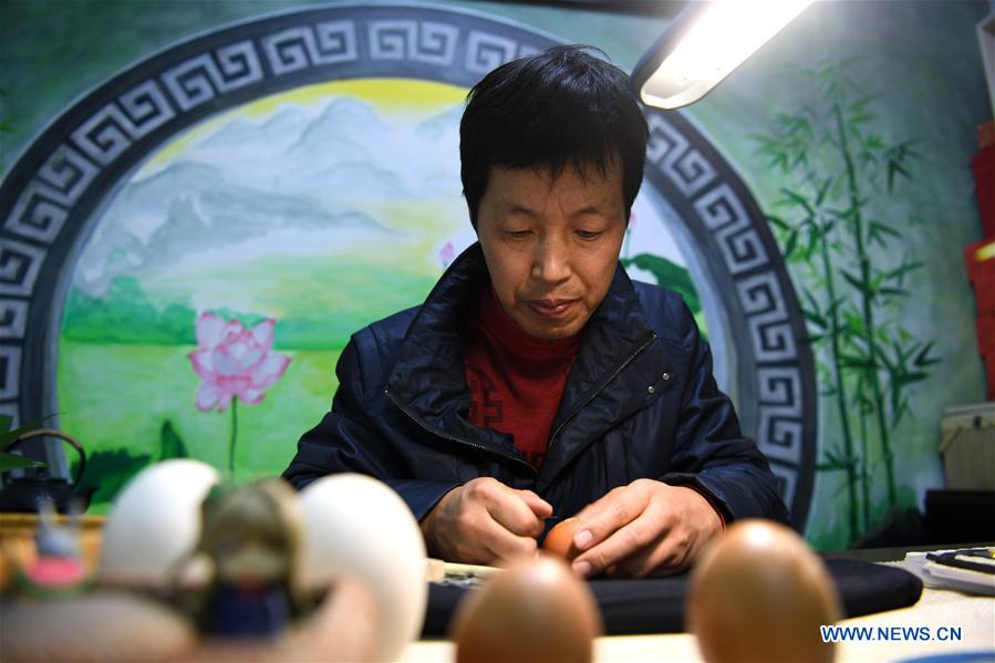 CHINA-ANHUI-HEFEI-EGG CARVING (CN)