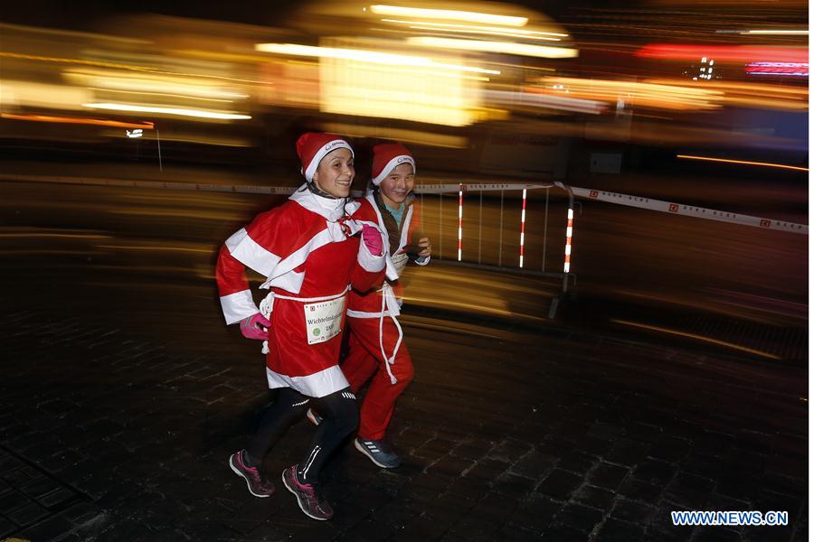 SWITZERLAND-BERN-SANTA RUN