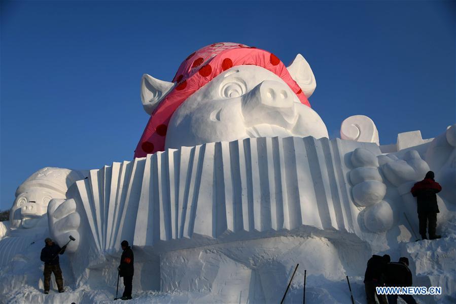 CHINA-HEILONGJIANG-HARBIN-SNOW SCULPTURE (CN)