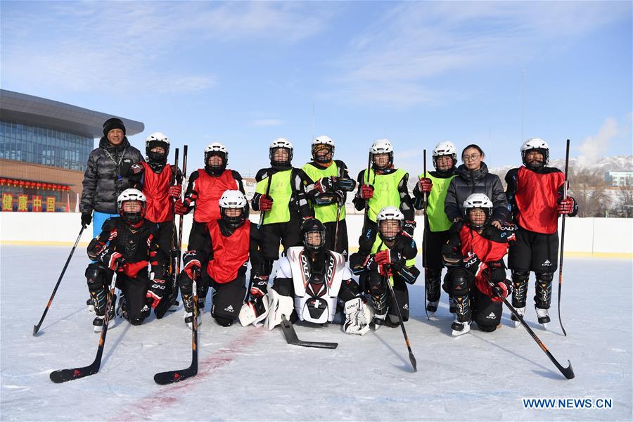 (SP)CHINA-XINJIANG-WENYUN-ICE HOCKEY-PRIMARY SCHOOL TEAM