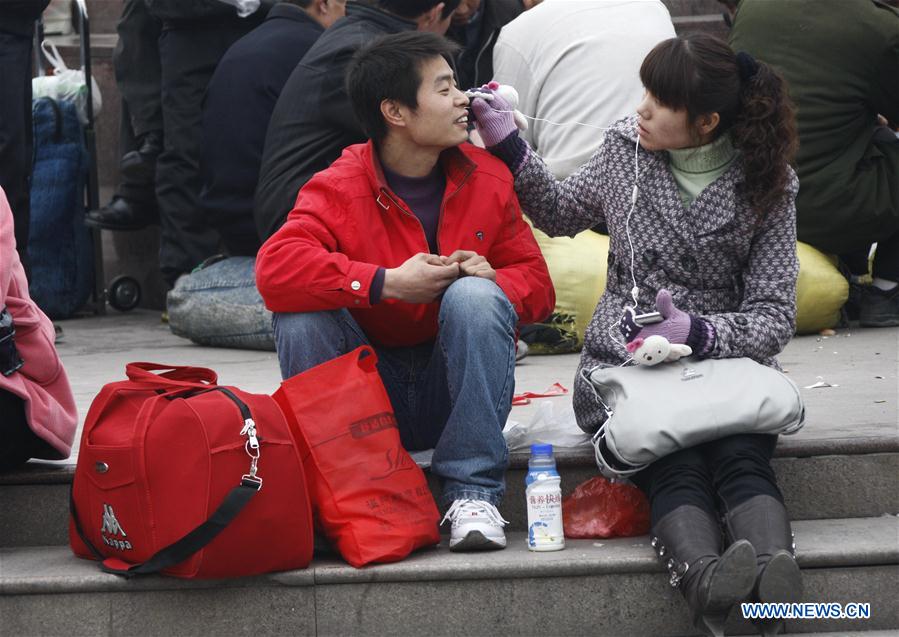 (MOMENTS FOREVER) CHINA-SPRING FESTIVAL-HOMEWARD BOUND-FAMILY REUNION (CN)