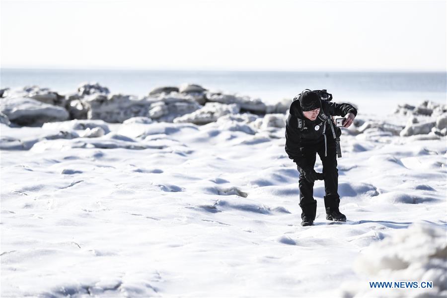 (SP)CHINA-PANJIN-ICE TREKKING (CN)