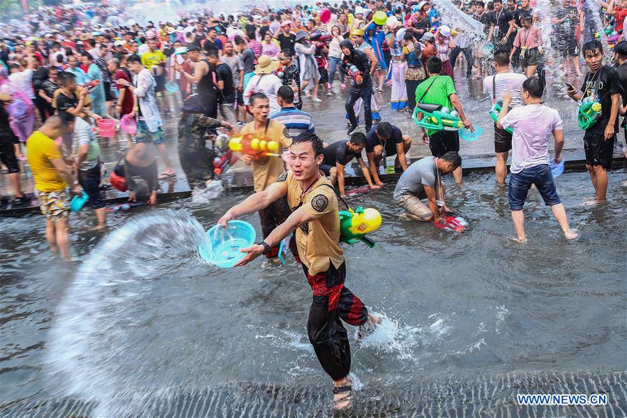 CHINA-YUNNAN-XISHUANGBANNA-WATER SPRINKLING FESTIVAL (CN)