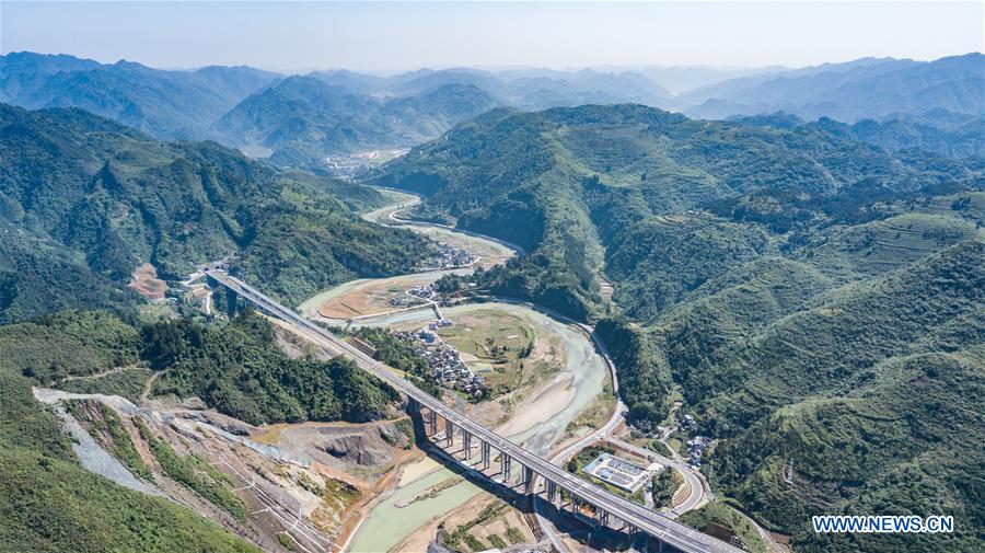 CHINA-GUIZHOU-TONGREN-HUAIHUA HIGHWAY (CN)