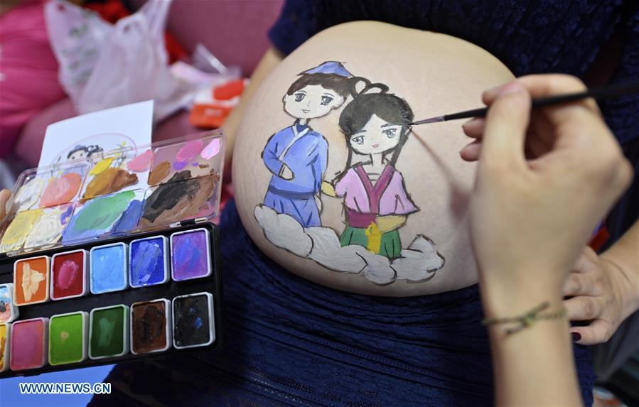 CHINA-HAIKOU-PREGNANT WOMEN-BELLY PAINTING (CN)