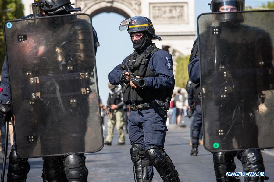 FRANCE-PARIS-PROTEST-POLICE-"YELLOW VEST"