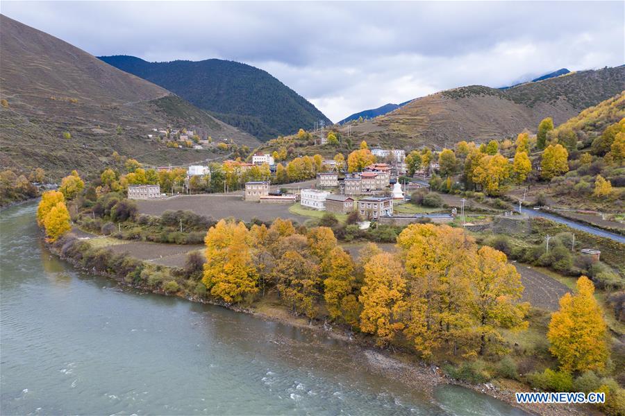 CHINA-SICHUAN-KANGDING-AUTUMN SCENERY (CN)