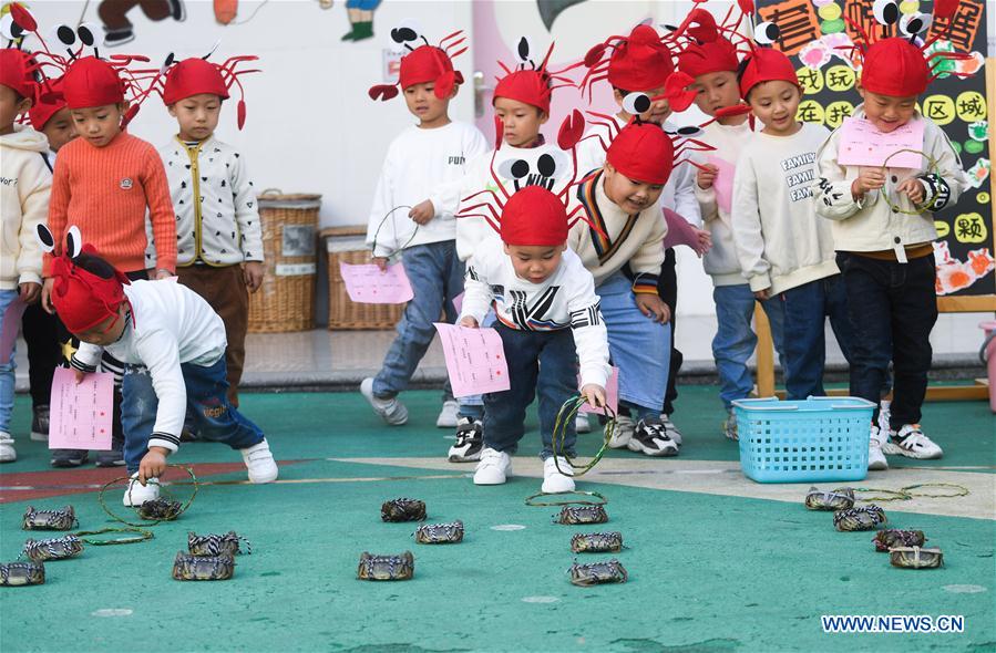 CHINA-ZHEJIANG-CHANGXING-CRAB FESTIVAL FOR CHILDREN (CN)