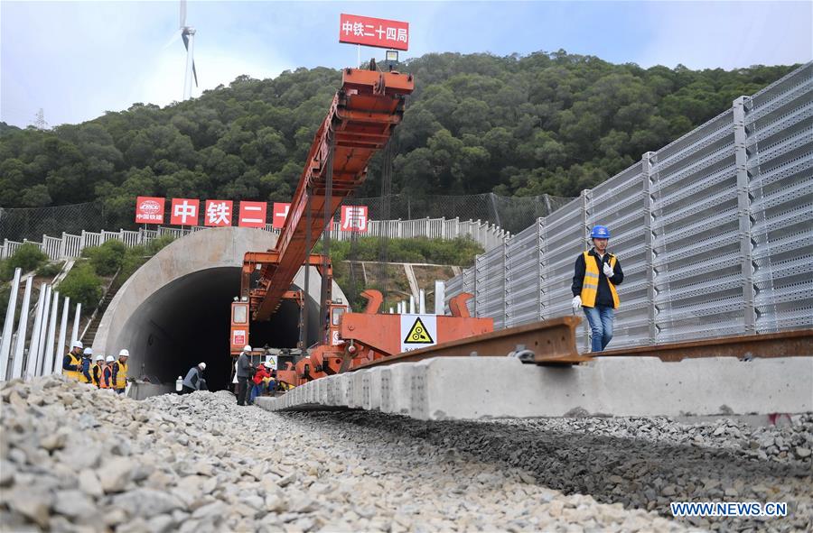 CHINA-FUJIAN-ROAD-RAIL BRIDGE-TRACK LAYING (CN)