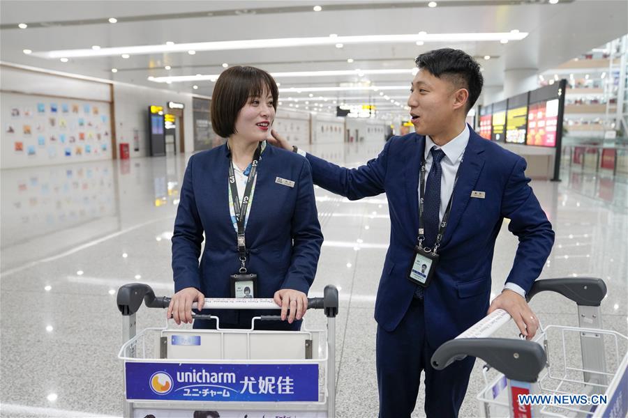 CHINA-CHONGQING-SPRING FESTIVAL TRAVEL RUSH-AIRPORT-COUPLE (CN)