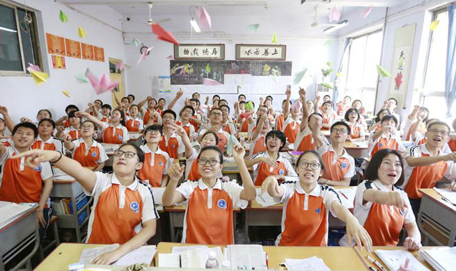 Activities held to help students decompress before national college entrance exams in N China