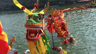 Aquatic dragon and lion dance held to mark Spring Festival in S China