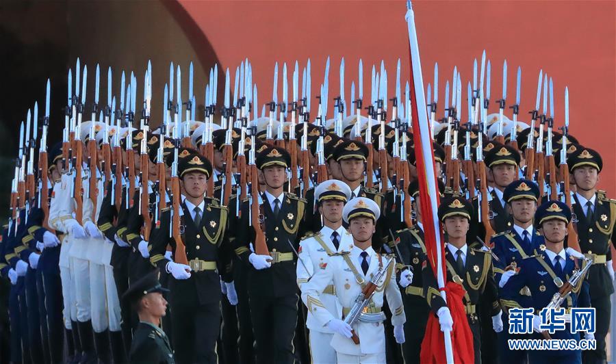 （在習(xí)近平強(qiáng)軍思想指引下·我們在戰(zhàn)位報(bào)告·圖文互動(dòng)）（1）護(hù)衛(wèi)國旗　重于生命——中國人民解放軍儀仗大隊(duì)國旗護(hù)衛(wèi)隊(duì)執(zhí)行國旗升降任務(wù)記事