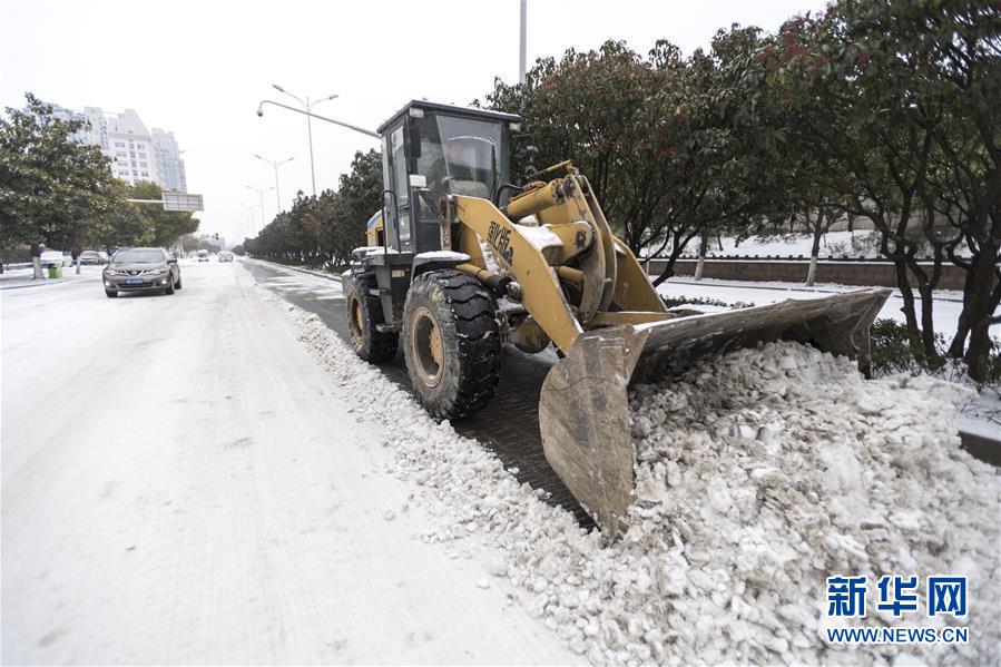 （新華全媒頭條）（9）雨雪冰凍中，他們奮力前行——基層黨員干群抗擊冰雪災(zāi)害紀(jì)實