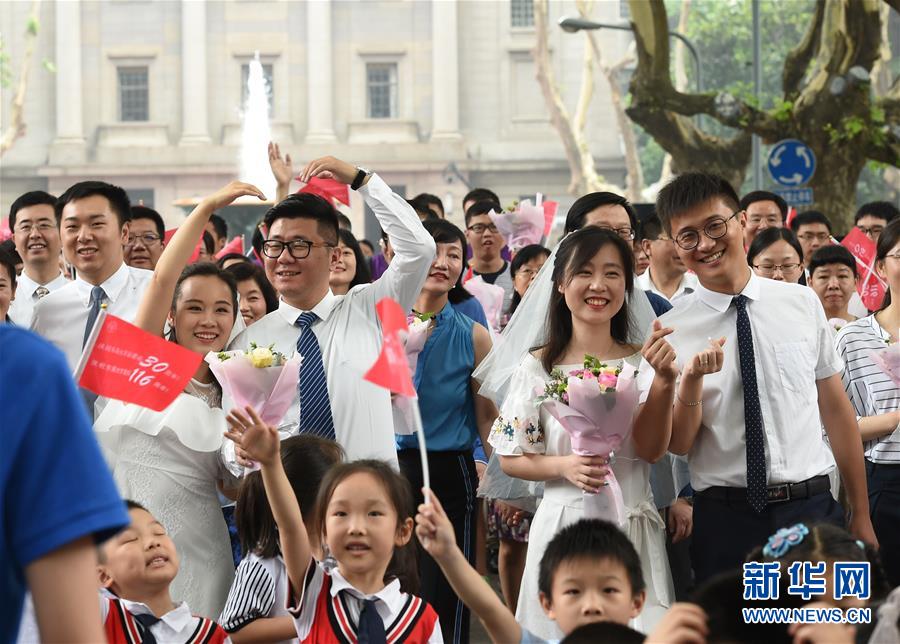 （教育）（4）東南大學(xué)師生校友伉儷祝福學(xué)校116周歲生日