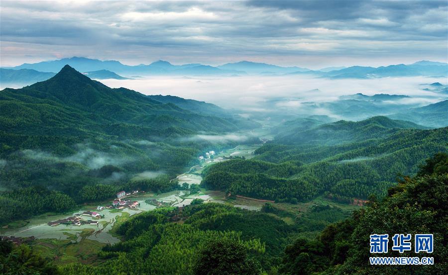 （兩會前夕看落實·圖文互動）（4）奮力脫貧攻堅 生態(tài)追“清”逐“綠”——江西落實習(xí)近平總書記全國兩會重要講話精神紀(jì)實