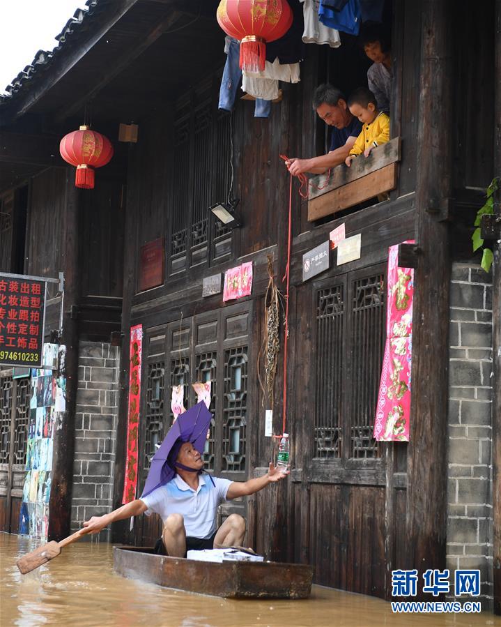 （抗洪搶險·圖文互動）（5）洪水來時，那暖心的民間救援