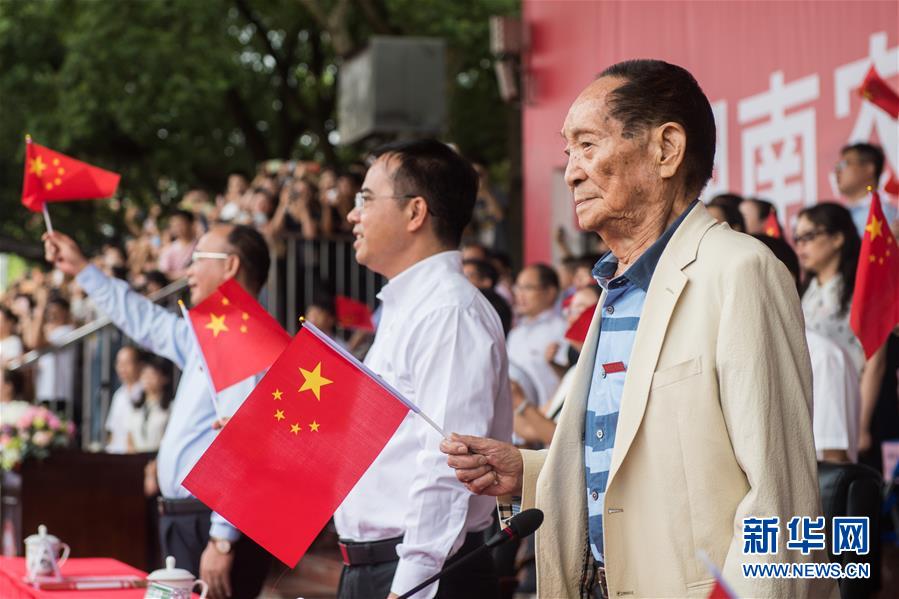 （壯麗70年·奮斗新時(shí)代——共和國榮光·圖文互動）（3）袁隆平：把對祖國的熱忱結(jié)成飽滿的稻穗