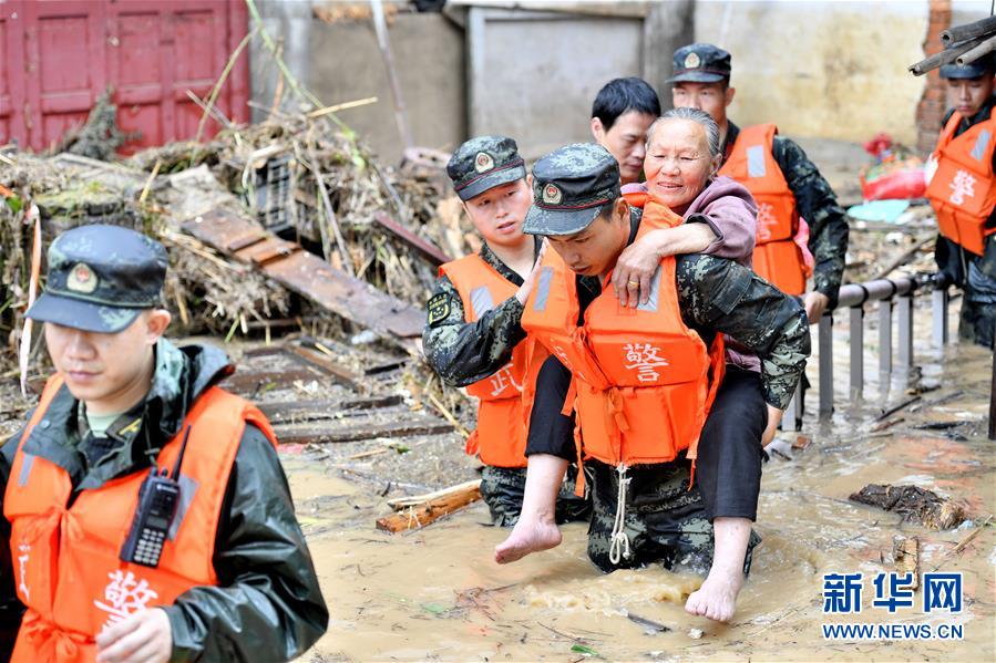 （新華全媒頭條·圖文互動）（5）沿著中國特色強軍之路闊步前進——黨中央、中央軍委領(lǐng)導(dǎo)推進國防和軍隊建設(shè)70年紀實