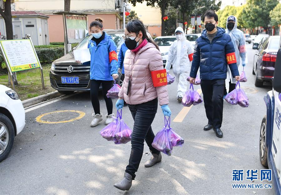 （新華全媒頭條·圖文互動）（10）“始終把人民群眾生命安全和身體健康放在第一位”——中國抗疫彰顯“生命至上、人民至上”理念