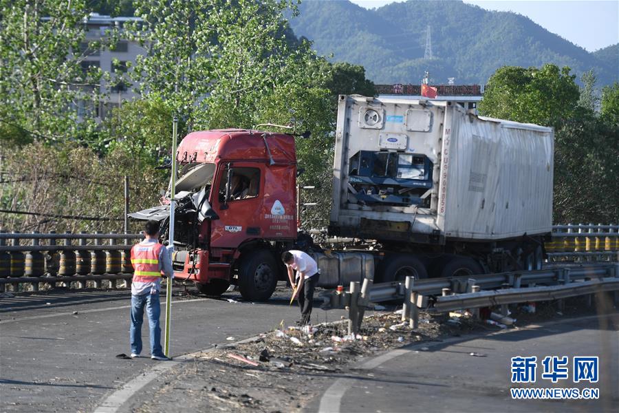 （社會(huì)）（2）國(guó)務(wù)院安委會(huì)決定對(duì)浙江溫嶺槽罐車爆炸事故查處實(shí)行掛牌督辦