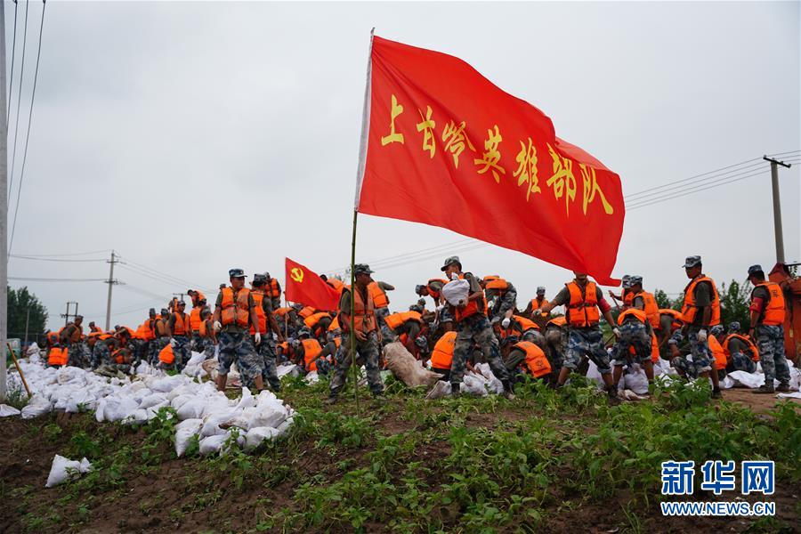 （防汛抗洪·圖文互動）（4）洪水不退，子弟兵誓死不退——解放軍和武警部隊官兵參與洪澇災(zāi)害搶險救援記事