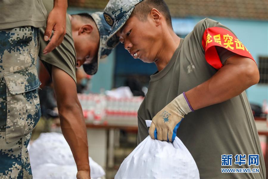 （防汛抗洪·圖文互動）（4）解放軍和武警抗洪搶險部隊(duì)各級黨組織充分發(fā)揮戰(zhàn)斗堡壘作用