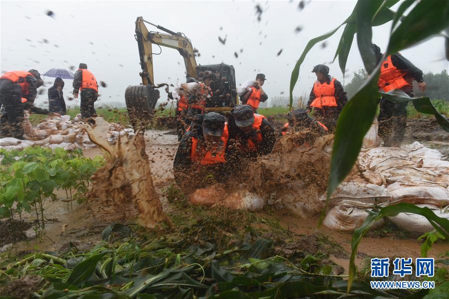 （防汛抗洪·圖文互動）（5）解放軍和武警抗洪搶險部隊(duì)各級黨組織充分發(fā)揮戰(zhàn)斗堡壘作用