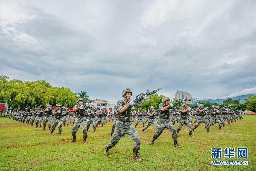 （在習(xí)近平強(qiáng)軍思想指引下·我們?cè)趹?zhàn)位報(bào)告·圖文互動(dòng)）（2）千里移防，鐵心跟黨走——南部戰(zhàn)區(qū)陸軍第75集團(tuán)軍某紅軍旅政治建軍、練兵備戰(zhàn)記事