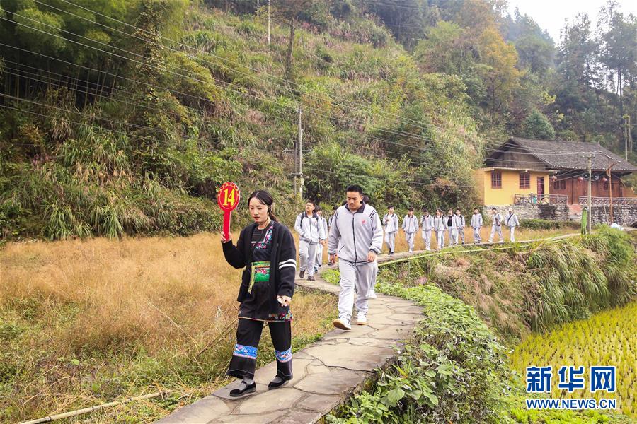 （在習(xí)近平新時(shí)代中國特色社會(huì)主義思想指引下——新時(shí)代新作為新篇章·習(xí)近平總書記關(guān)切事·圖文互動(dòng)）（3）精準(zhǔn)扶貧7年，十八洞村“長”出10余種新職業(yè)