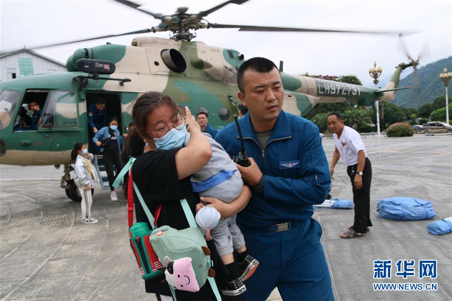 （在習(xí)近平強(qiáng)軍思想指引下·我們?cè)趹?zhàn)位報(bào)告·圖文互動(dòng)）（1）將強(qiáng)軍使命書寫在祖國(guó)的藍(lán)天上——陸軍第77集團(tuán)軍某陸航旅聚焦練兵備戰(zhàn)記事