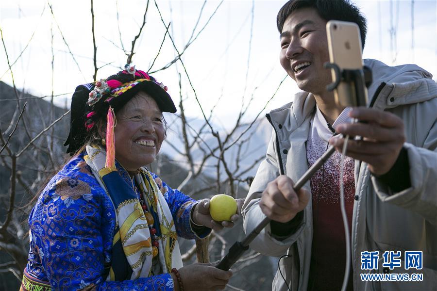 （新華全媒頭條·迎接兩會(huì)特別報(bào)道·圖文互動(dòng)）（12）不同尋常的兩會(huì) 萬眾一心的力量——寫在2020年全國兩會(huì)召開之際