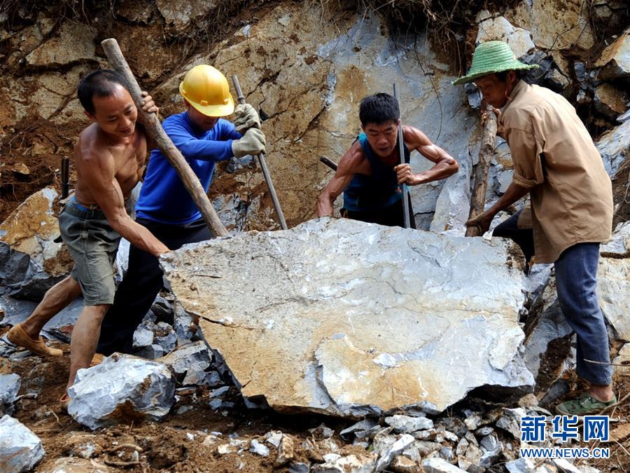 （壯麗70年·奮斗新時(shí)代）（7）我們走在大路上