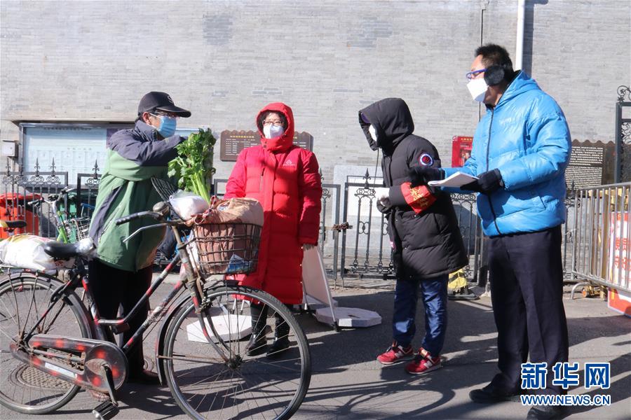 （在習(xí)近平新時(shí)代中國特色社會主義思想指引下——新時(shí)代新作為新篇章·習(xí)近平總書記關(guān)切事·圖文互動(dòng)）（8）扎緊籬笆打好樁——各地筑牢社區(qū)防控安全屏障