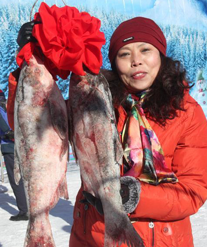 冰雪捕魚節(jié) 游客樂悠悠