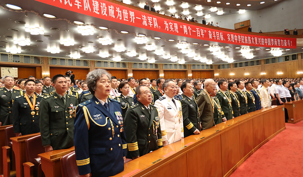 現(xiàn)場奏唱《中國人民解放軍軍歌》