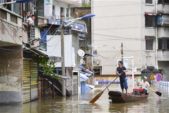 洪水來時(shí)，那暖心的民間救援