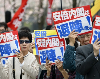 麻煩重重 安倍難逃“森友劫”？