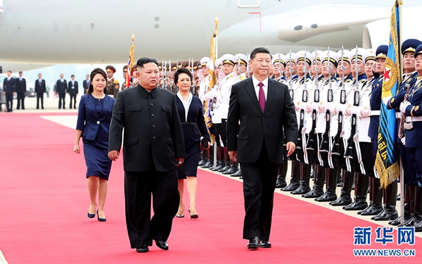 習近平抵達平壤開始對朝鮮民主主義人民共和國進行國事訪問